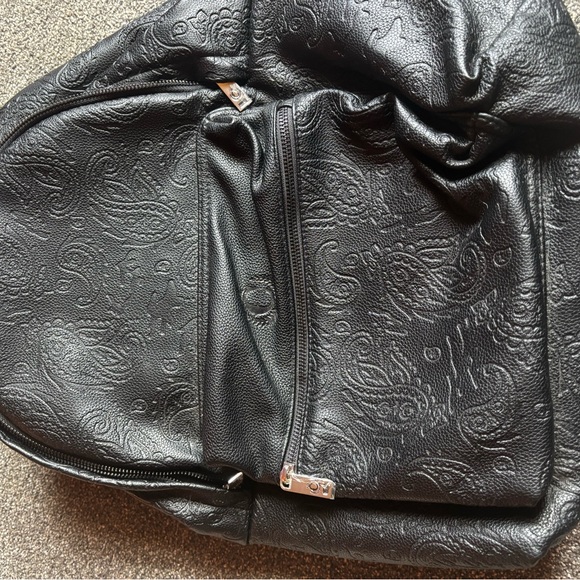 NWT Culture Kings Very Nice back pack/weekend bag not too big. - Picture 1 of 13